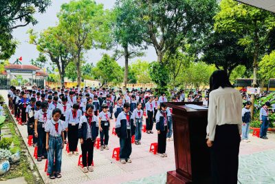 TRƯỜNG TIỂU HỌC HẢI ANH TỔ CHỨC TUYÊN TRUYỀN HƯỞNG ỨNG NGÀY THẾ GIỚI TƯỞNG NIỆM CÁC NẠN NHÂN TỬ VONG DO TAI NẠN GIAO THÔNG VÀ THÁNG HÀNH ĐỘNG QUỐC GIA PHÒNG, CHỐNG HIV/AIDS NĂM 2025