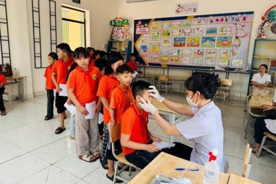 TRƯỜNG TIỂU HỌC HẢI ANH TỔ CHỨC KHÁM SỨC KHỎE ĐỊNH KỲ CHO HỌC SINH NĂM HỌC 2025-2026